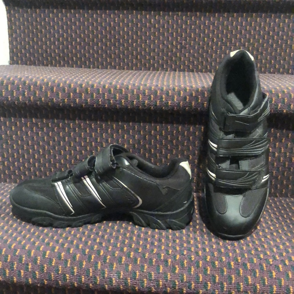 AGU women  cycling shoes